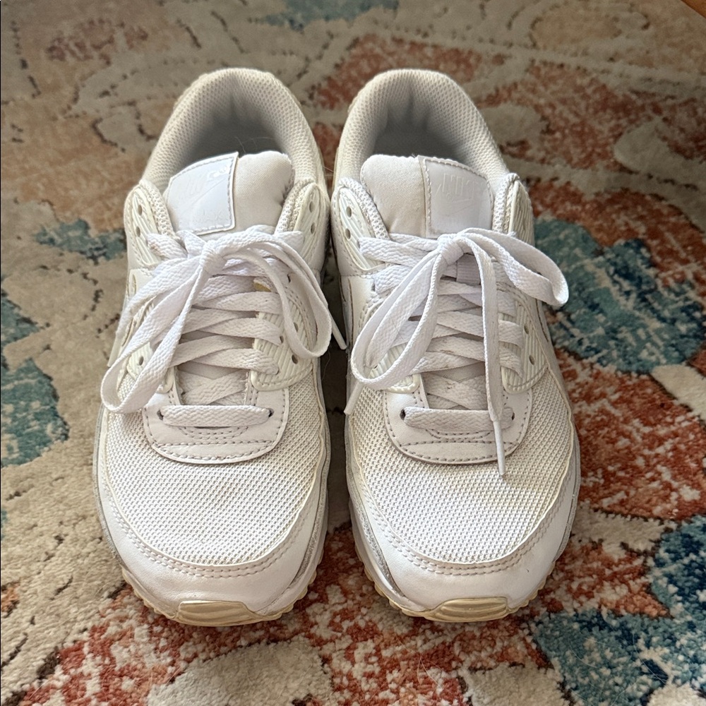 White Nike Air Sneakers women’s 7.5